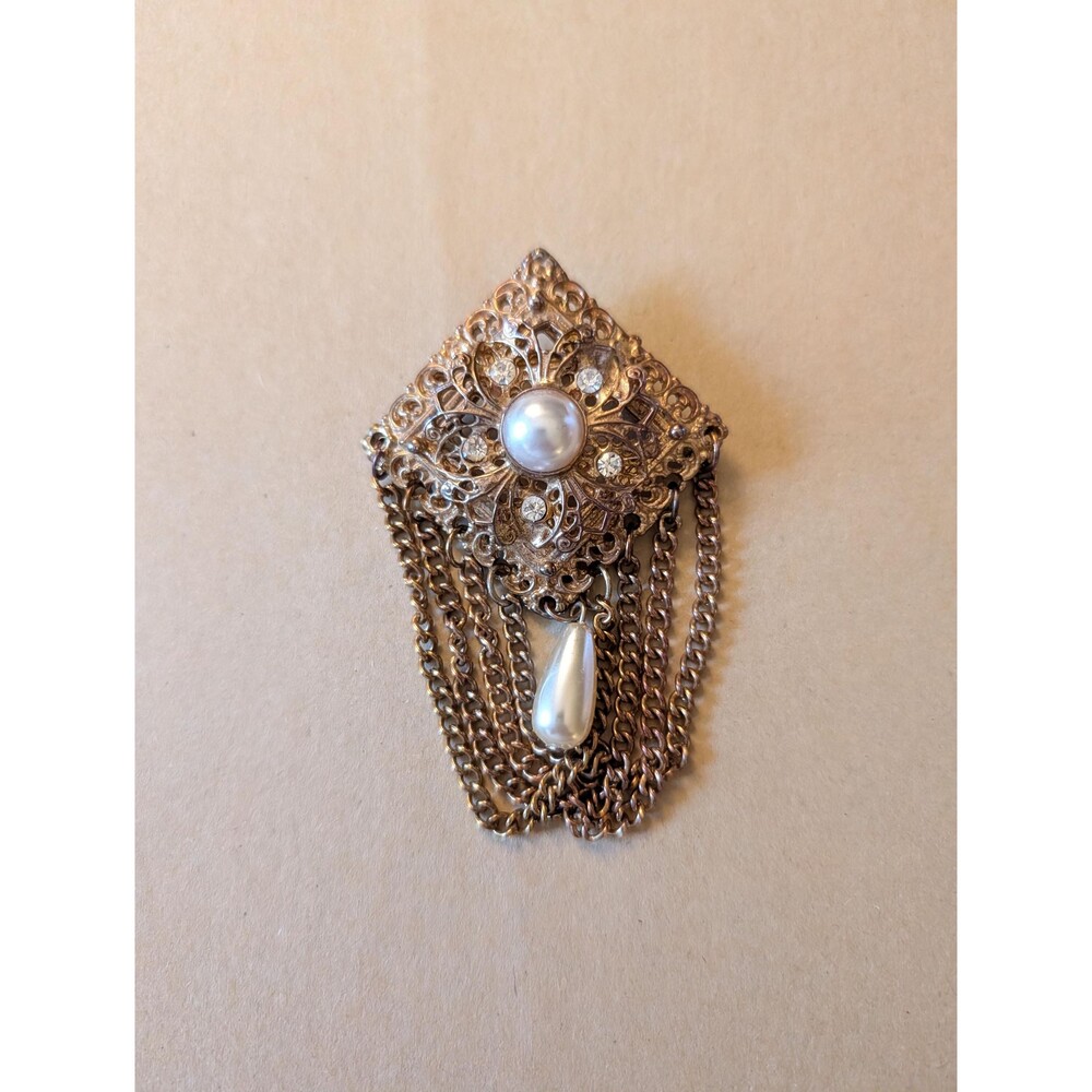 Vintage Gold Tone Filigree Dangle Brooch – Faux Pearl & Rhinestone Pin